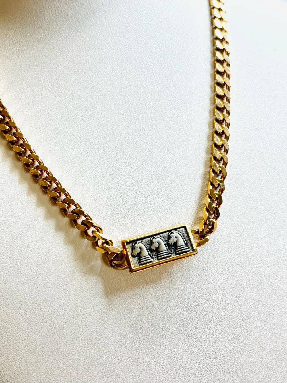 Men’s Tailored Male Gold Curb Chain Necklace with Knight Chess Horses